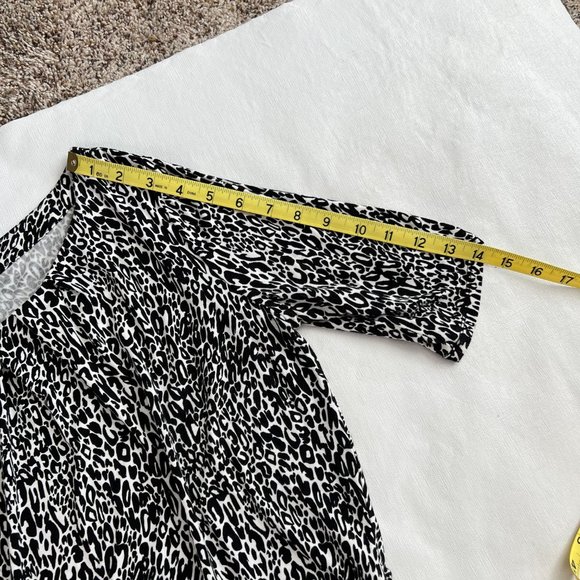 Liz Claiborne Animal Print Pleated Scoop Neck Blouse Size M - Picture 5 of 7